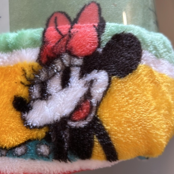 DISNEY MICKEY AND FRIENDS PLUSH OVERSIZED THROW SUPER SOFT MADE BYWOMAN OWNED CO - Picture 4 of 5
